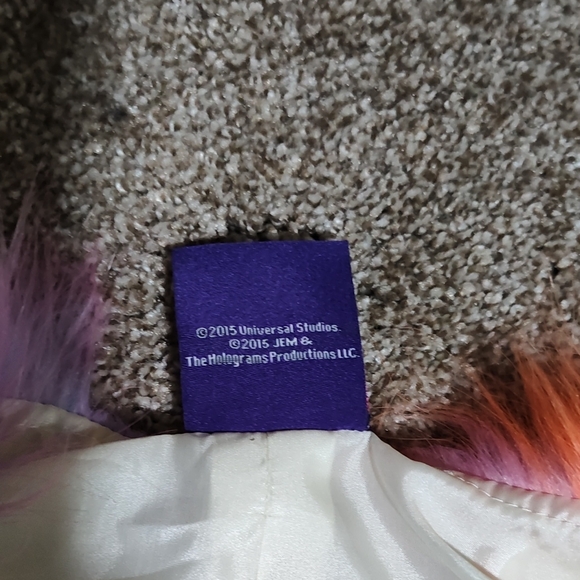 JEM And The Holograms Colorful Faux Fur Vest UNIVERSAL STUDIOS - Picture 7 of 7